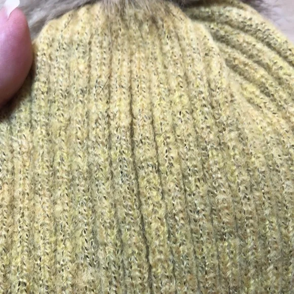 Virginia Wolf NYC Sunray soft Pom Pom Beanie Hat NEW - Picture 3 of 4